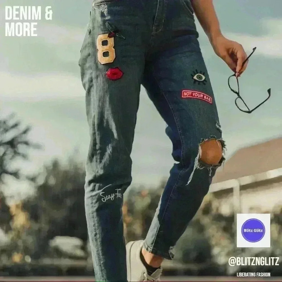 Blitz Glitz 
LIBERATING FASHION - Picture 2 of 3